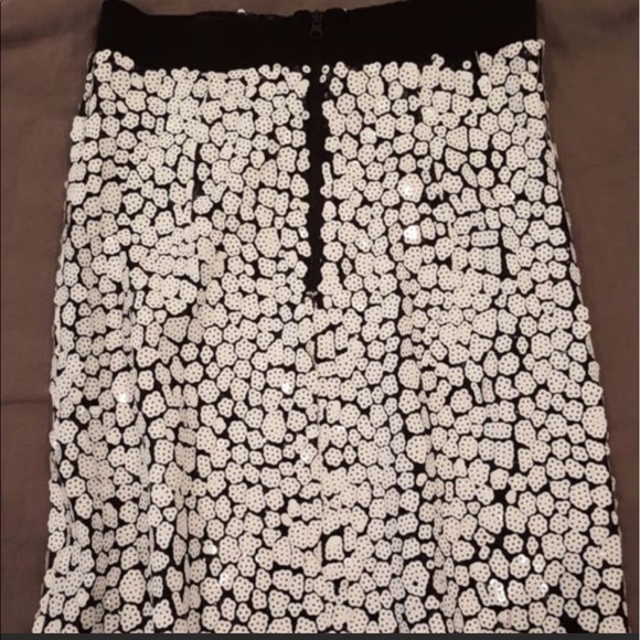 Blk and sequin skirt - Picture 2 of 5